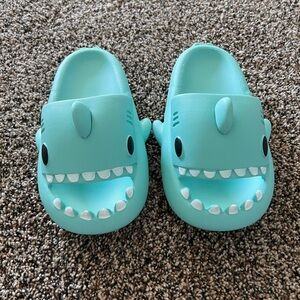 Shark Slides Slippers Size 35–37 Aqua Blue Pool Sandals Never Worn
